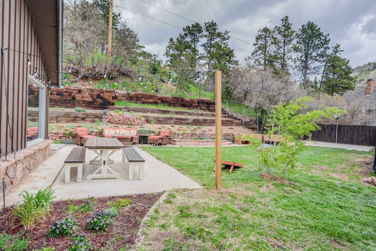 Others 5, 4BR Mountain Getaway Pikes Peak, Dog-friendly!, El Paso