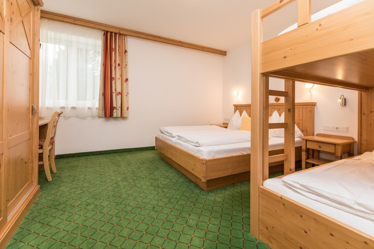 Bedroom 3, Alpenhof Apartments, Zell am See
