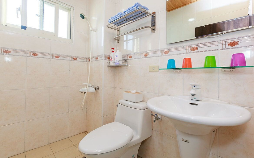 Bathroom 3, Kids Drawing B&B, Taitung
