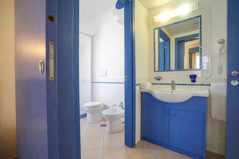 Bathroom 3, Futura Club Torre Rinalda, Lecce