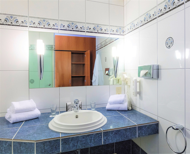 Bathroom 5, Sport - und Tagungshotel De Poort, Kleve