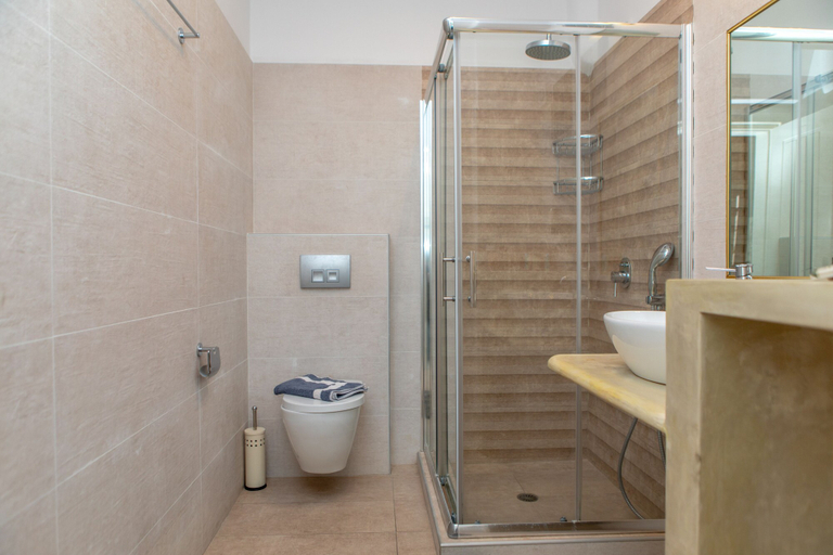 Bathroom 5, Nikos Verikokos Studios, South Aegean
