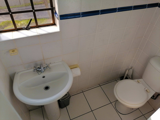Bathroom, Boathouse Bed and Biscuit - Upper Deck, Ugu
