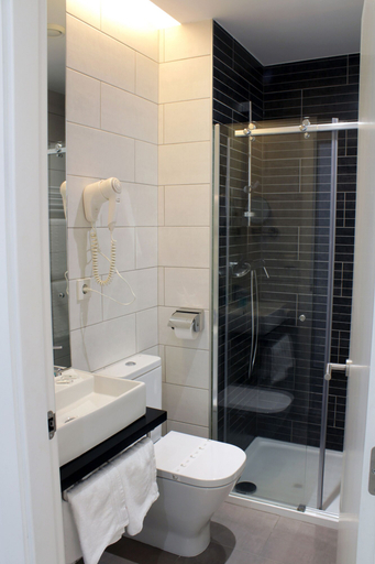 Bathroom 4, Hotel Lois, A Coruña
