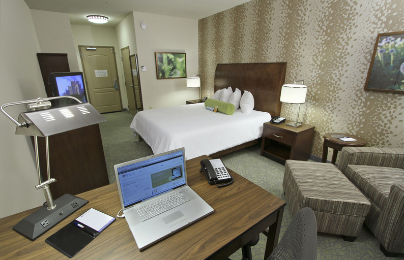 Bedroom 3, Hilton Garden Inn Covington, Saint Tammany
