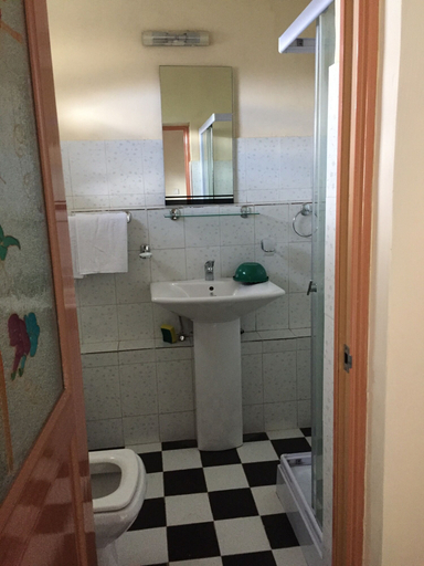 Bathroom 3, grymsby holiday bungalow, Nuwara Eliya