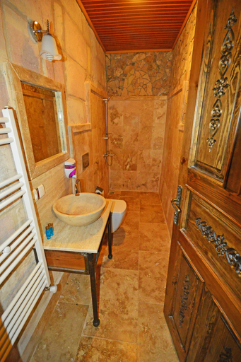 Bathroom 5, Luwian Stone House, Nevşehir