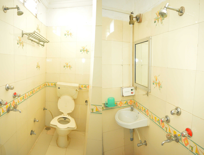 Bathroom 3, Hotel Bholenath, Ujjain