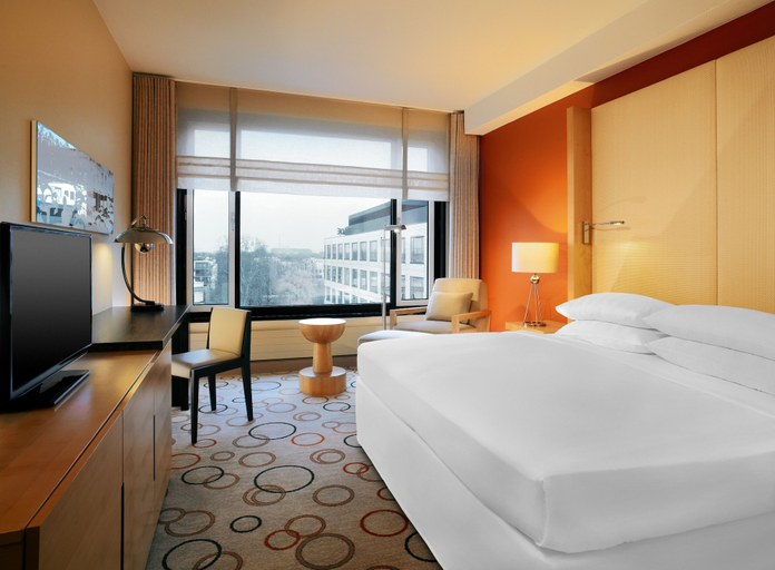 Bedroom 4, Sheraton Berlin Grand Hotel Esplanade, Berlin