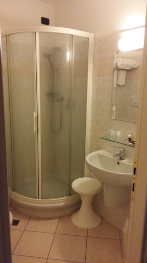 Bedroom 4, Hotel Cavour Asti, Asti