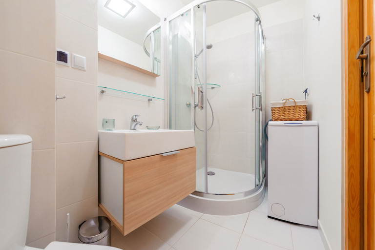 Bathroom 4, Sun & Snow Karwia, Puck