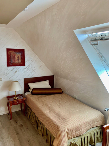 Bedroom 3, Boutique Hotel Goldene Henne, Wolfsburg