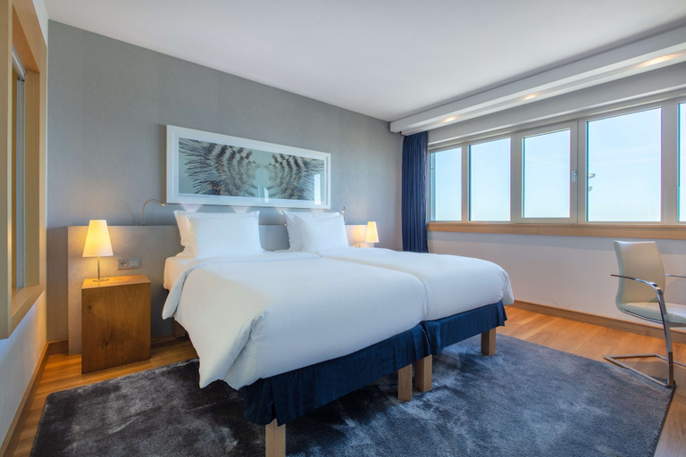 Bedroom 3, Radisson Blu Hotel, Hamburg, Hamburg