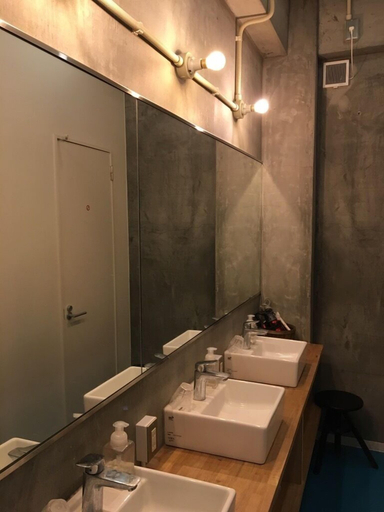 Bathroom 5, Wharf Inn - Hostel, Yokohama