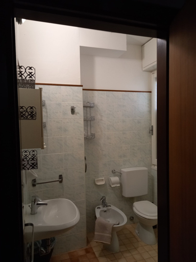 Bathroom 5, Hotel Luca, Rimini