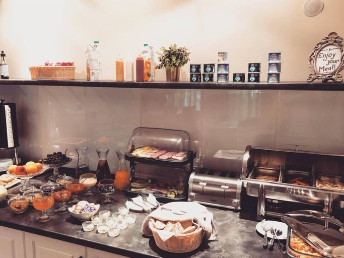 Food & Drinks 5, Mon Ami Villa