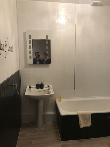 Bathroom 4, Dunclutha Guest House, Fife