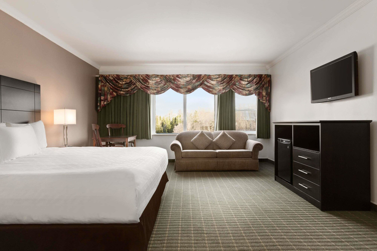 Bedroom 3, Travelodge by Wyndham Baie-Comeau, Manicouagan