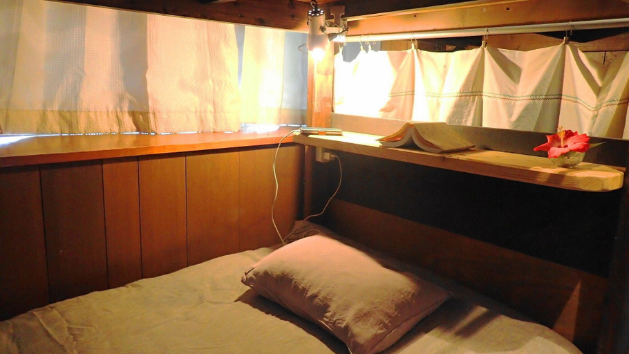 Bedroom 2, Hotel Hibiscus - Hostel, Miyakojima