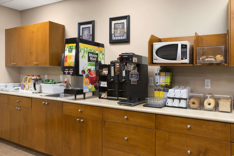Food & Drinks 5, Days Inn by Wyndham Chetwynd, Peace River