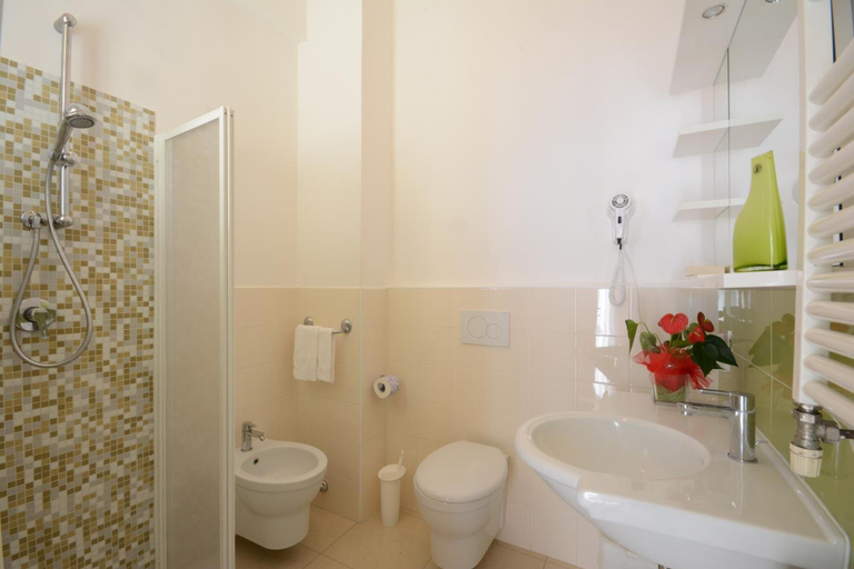 Bathroom 4, Hotel Caravel, Pesaro E Urbino