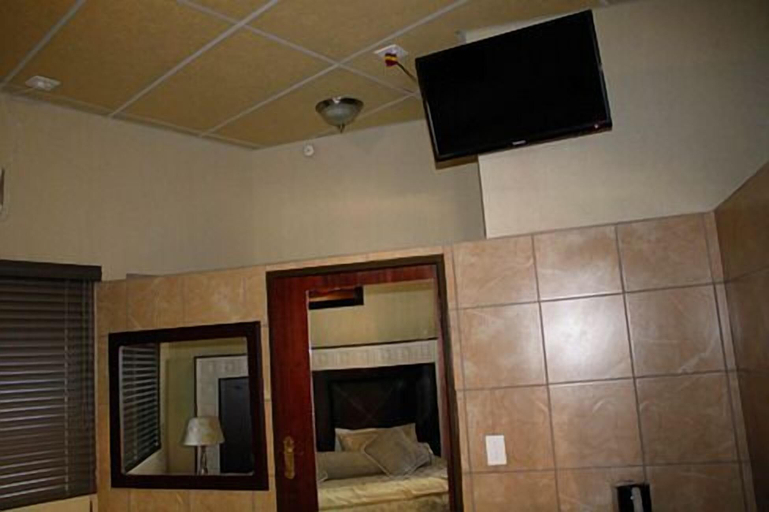Bathroom 3, Vhafamadi Bed and Breakfast, Vhembe
