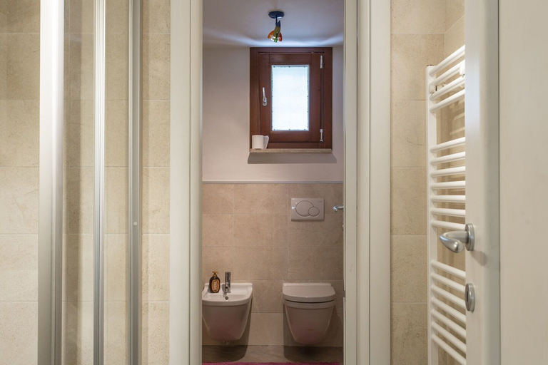 Bathroom, Onion Home, Verona