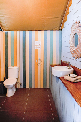 Bathroom 5, Turtle Bay Lodge, South East Santo