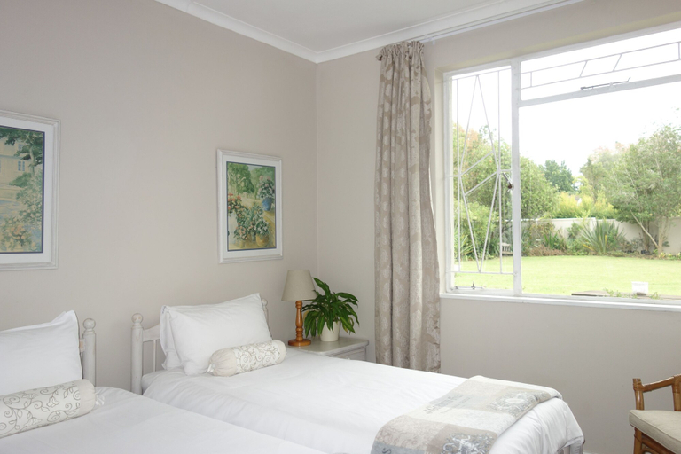 Bedroom 3, Cherry Berry Lodge, Eden