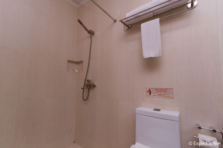 Bathroom 4, Allure Hotel & Suites, Mandaue City