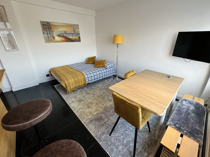 Others 5, Beautiful Quality Apartment in Camden, London