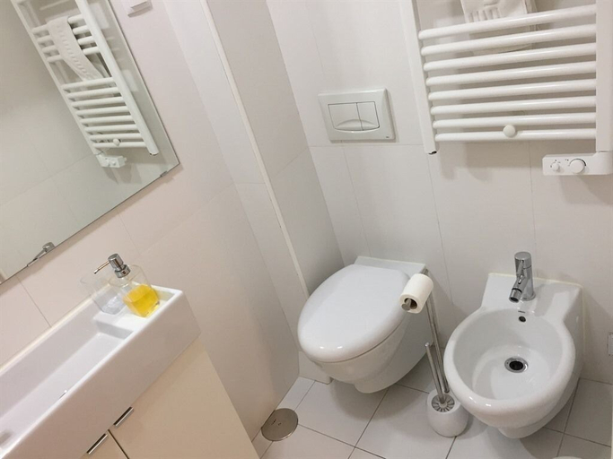 Bathroom 3, SantoSweethome 1, Lisbon