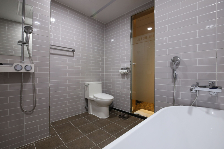 Bathroom 4, JinCheon Mini Business Hotel, Eumseong