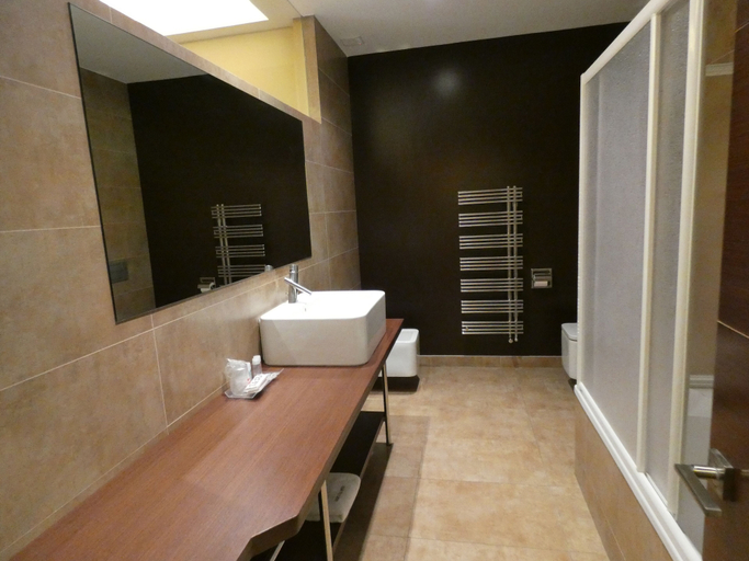 Bathroom 4, Hotel Fuente del Miro, Teruel