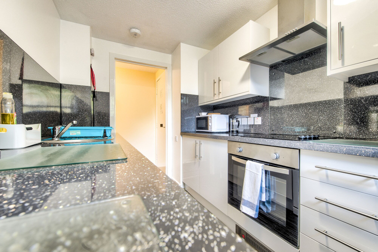 Others 5, Charming Grassmarket Apartment with Castle View, Edinburgh
