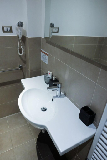 Bathroom 4, Your Rome, Roma