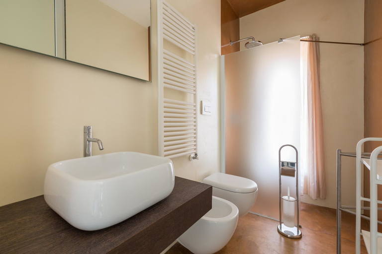 Bathroom 4, Villa Carlita, Brindisi