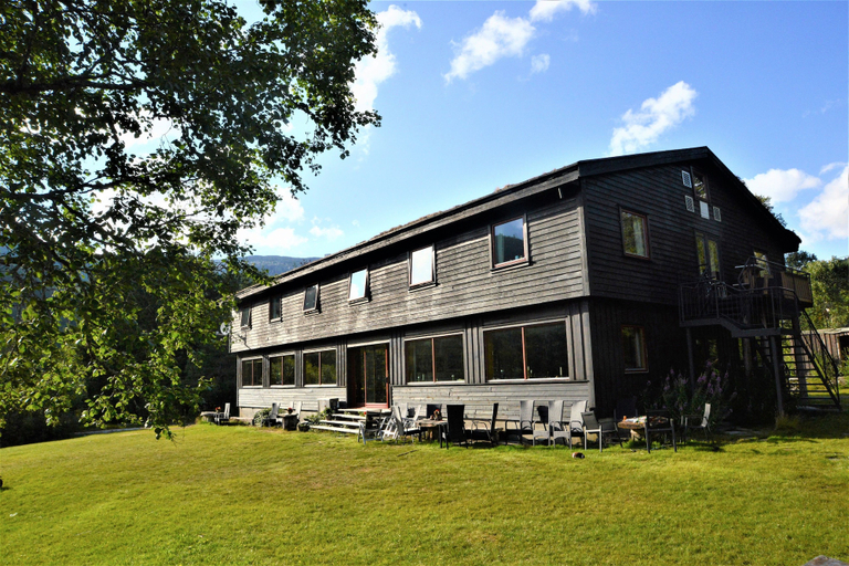 Exterior & Views