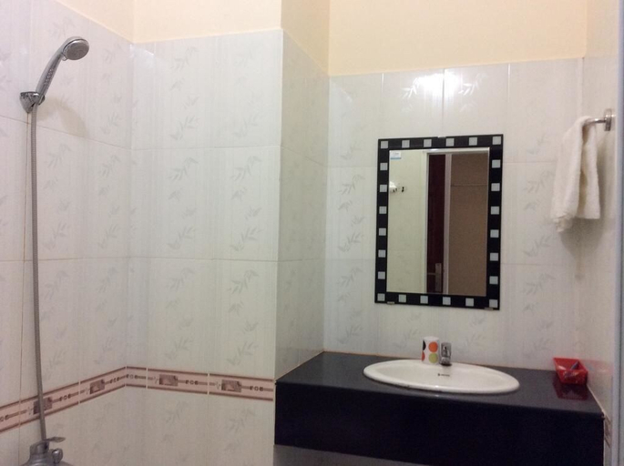Bathroom 3, Hoang Ngoc Hotel, Côn Đảo