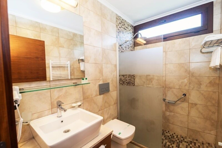 Bathroom, Natur-Med Hot Springs and Health Resort, Kuşadası