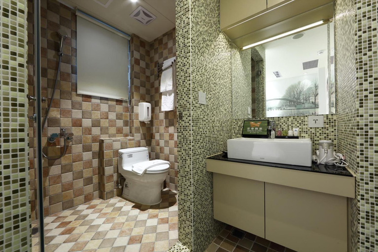 Bathroom 5, Shi Chi Hotel, Kaohsiung