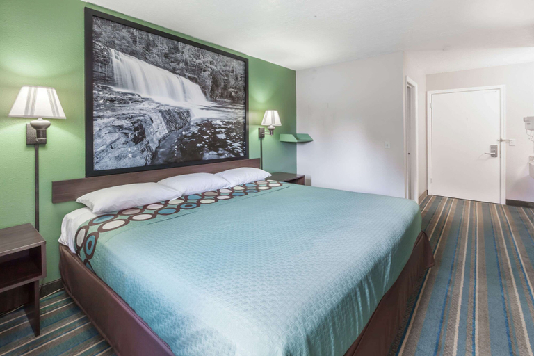Bedroom 2, Super 8 by Wyndham Chickasha, Grady
