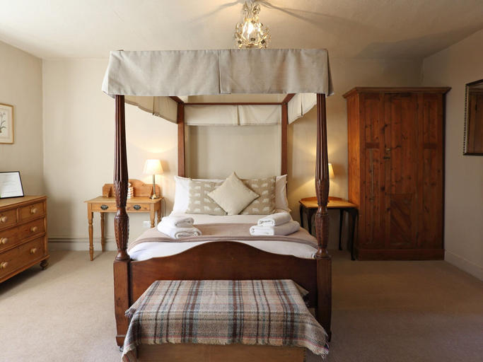 Bedroom 2, Buckinghamshire Arms, Norfolk