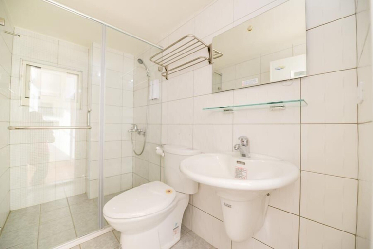 Bathroom 4, Yuanjyuge B&B, Pingtung