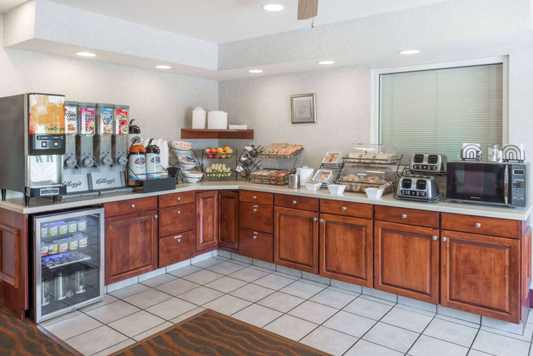 Food & Drinks 5, Baymont by Wyndham Rolla, Phelps