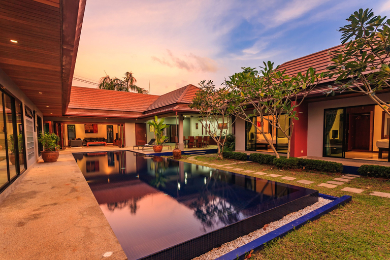 Exterior & Views