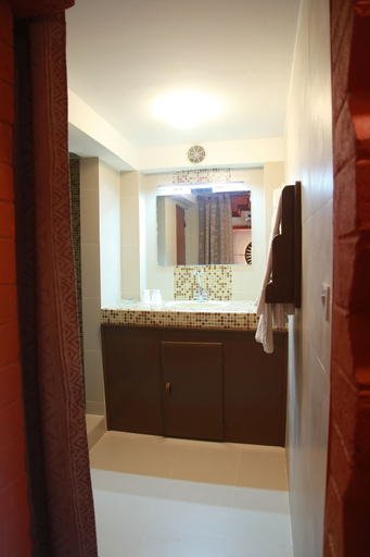 Bathroom 4, Hôtel Les Bougainvillées Saly Sénégal, Mbour