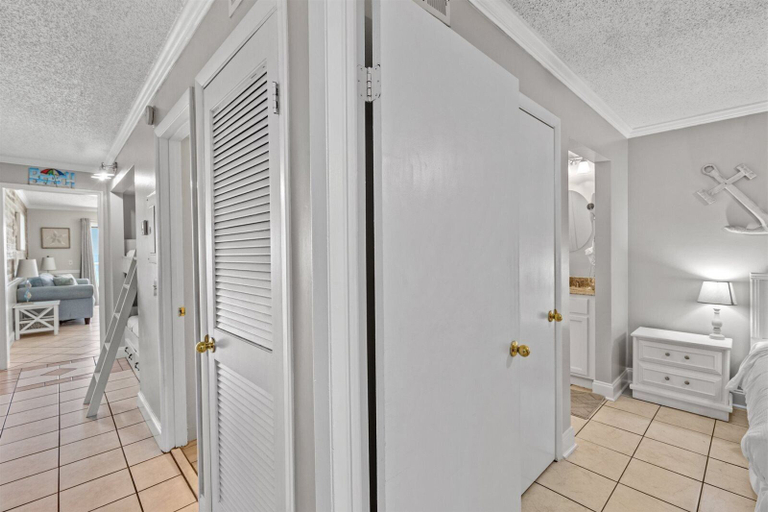 Bathroom 3, The Summit 816, Bay