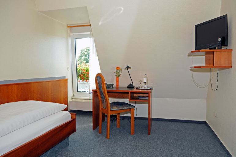 Bedroom 3, Hotel-Restaurant Thomsen, Delmenhorst