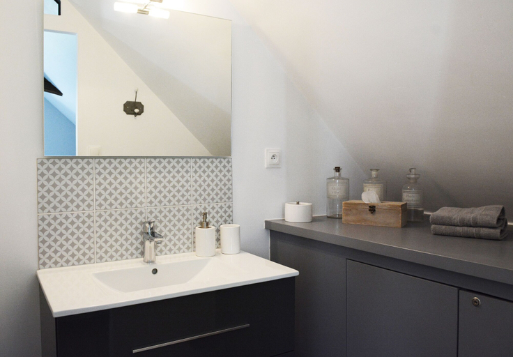 Bathroom 5, Les Plumes, Côte-d'Or
